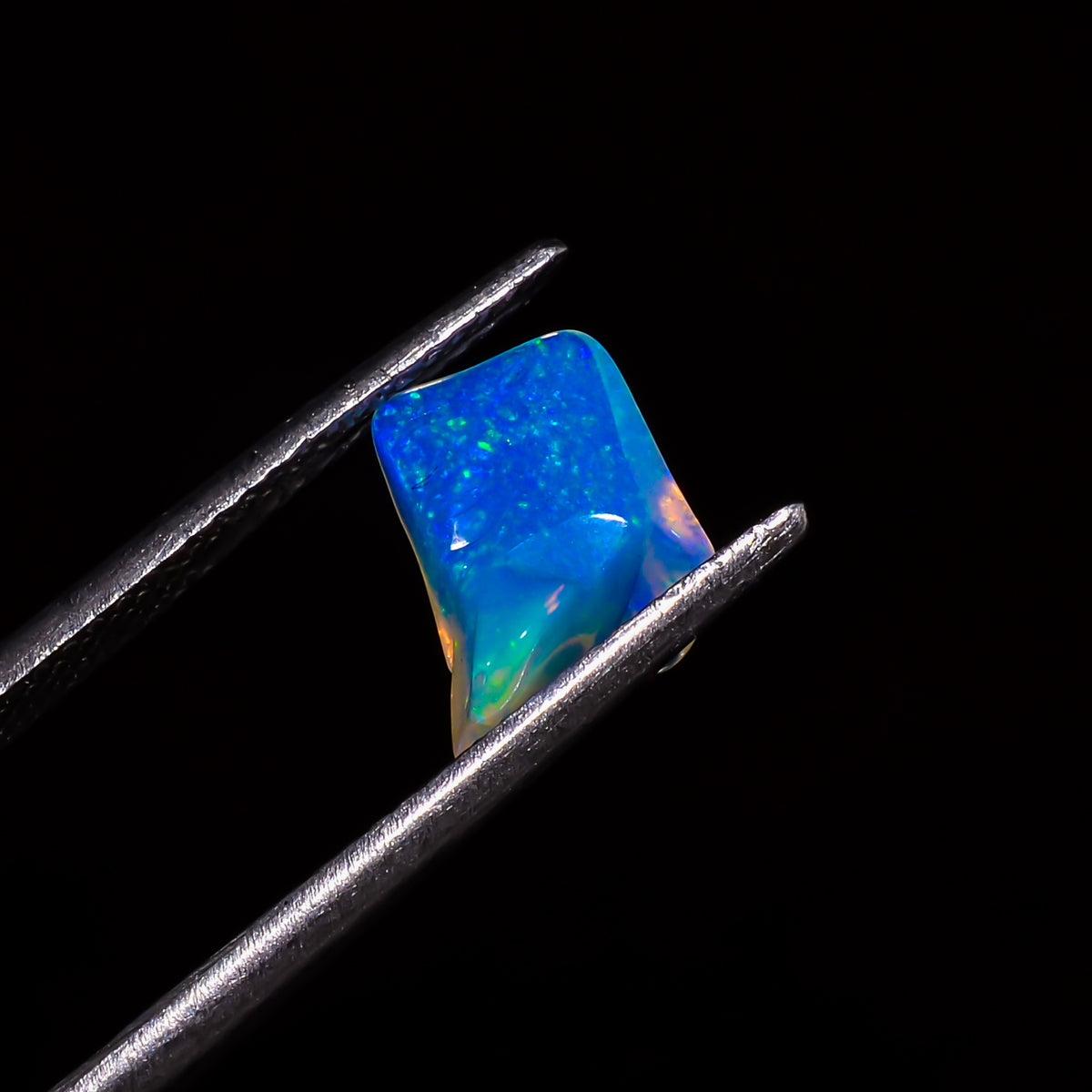 Splendid Top Grade Quality 100% Natural Welo Fire White Ethiopian Opal Polished Rough Loose Gemstone For Making Jewelry 8X6X4MM 1 Cts KR0768 Sunkarton