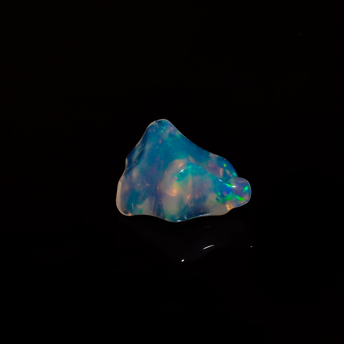 Amazing Top Grade Quality 100% Natural Welo Fire White Ethiopian Opal Polished Rough Loose Gemstone For Making Jewelry 14X9X5MM 3 Cts KR0826 Sunkarton