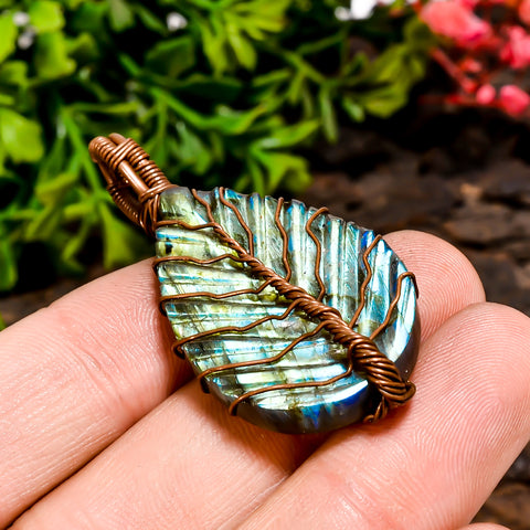 Unique Top Grade Quality 100% Natural Labradorite Gemstone Leaf Vintage Handmade Pure Copper Wire Wrapped Pendant 1.9